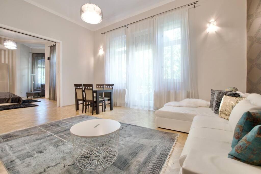 Premium Apartment By Hi5 - Lendvay Palace Budapest Bagian luar foto