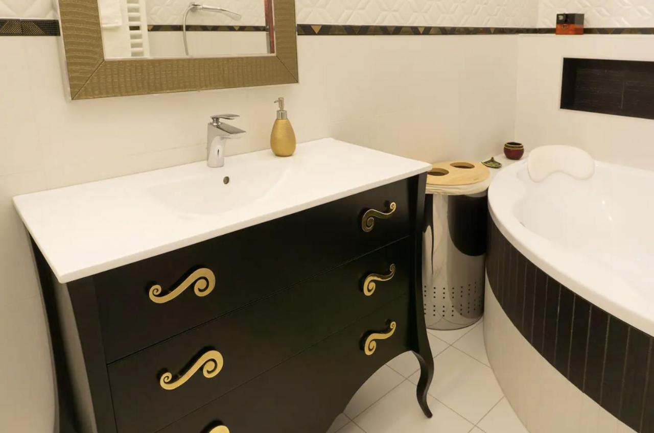 Premium Apartment By Hi5 - Lendvay Palace Budapest Bagian luar foto