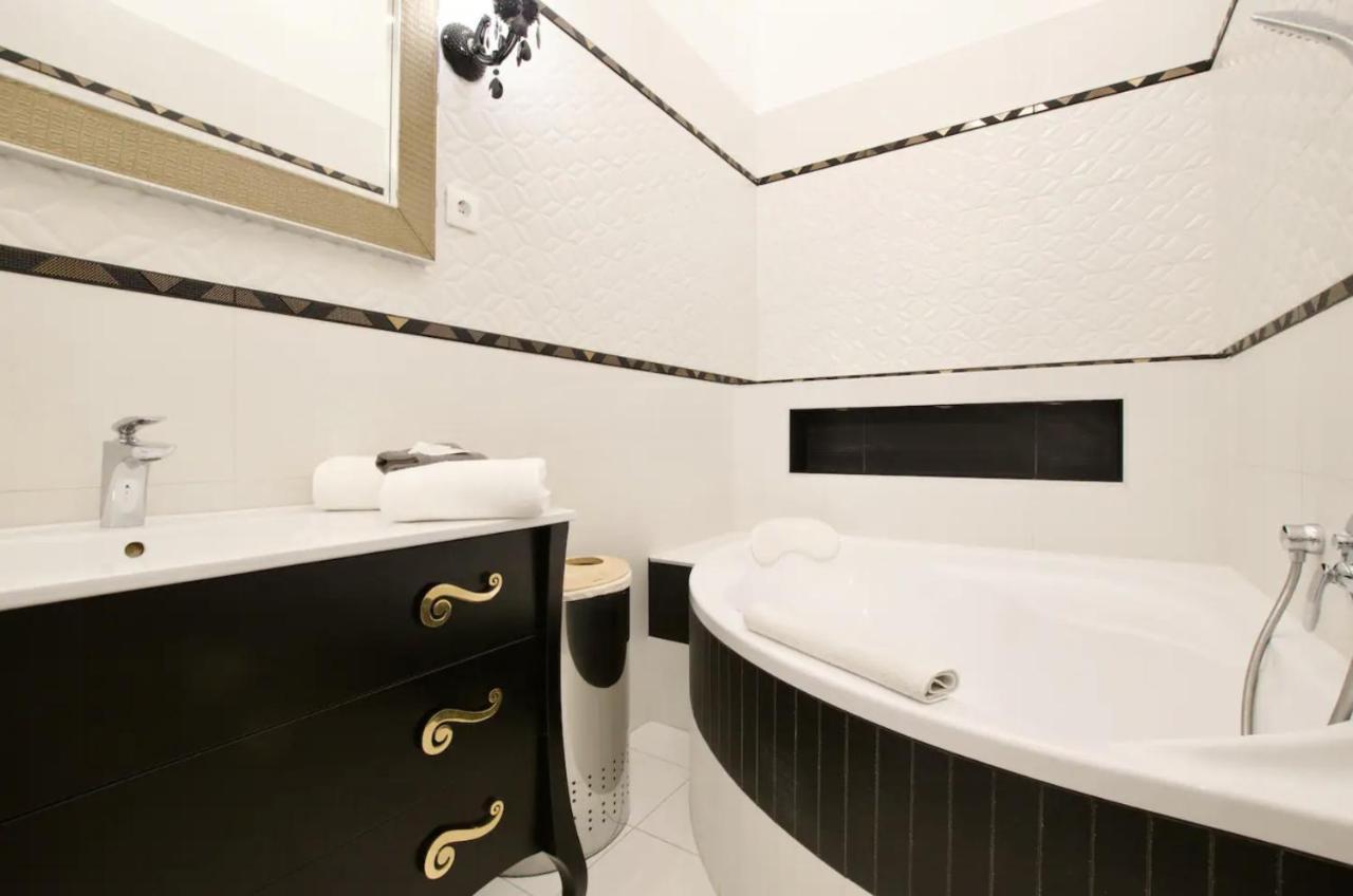 Premium Apartment By Hi5 - Lendvay Palace Budapest Bagian luar foto