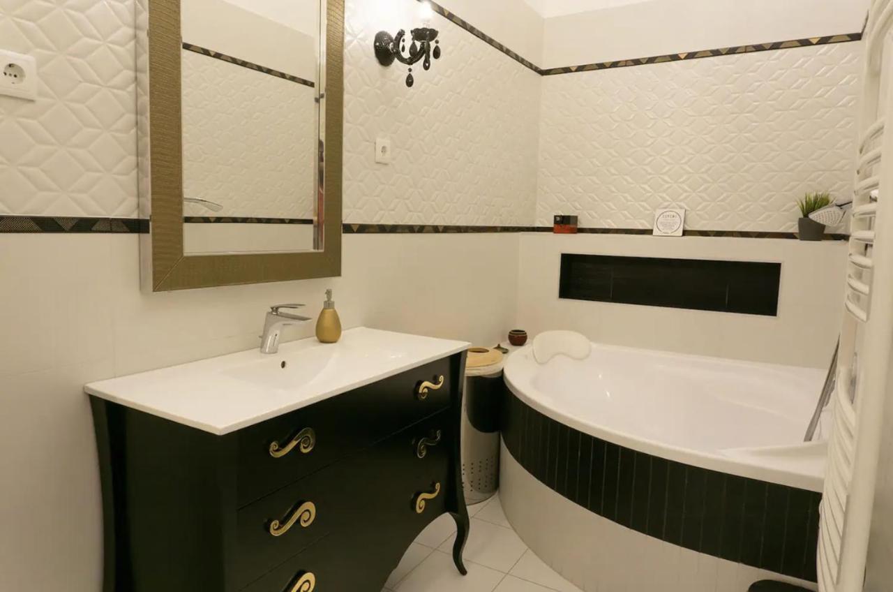 Premium Apartment By Hi5 - Lendvay Palace Budapest Bagian luar foto
